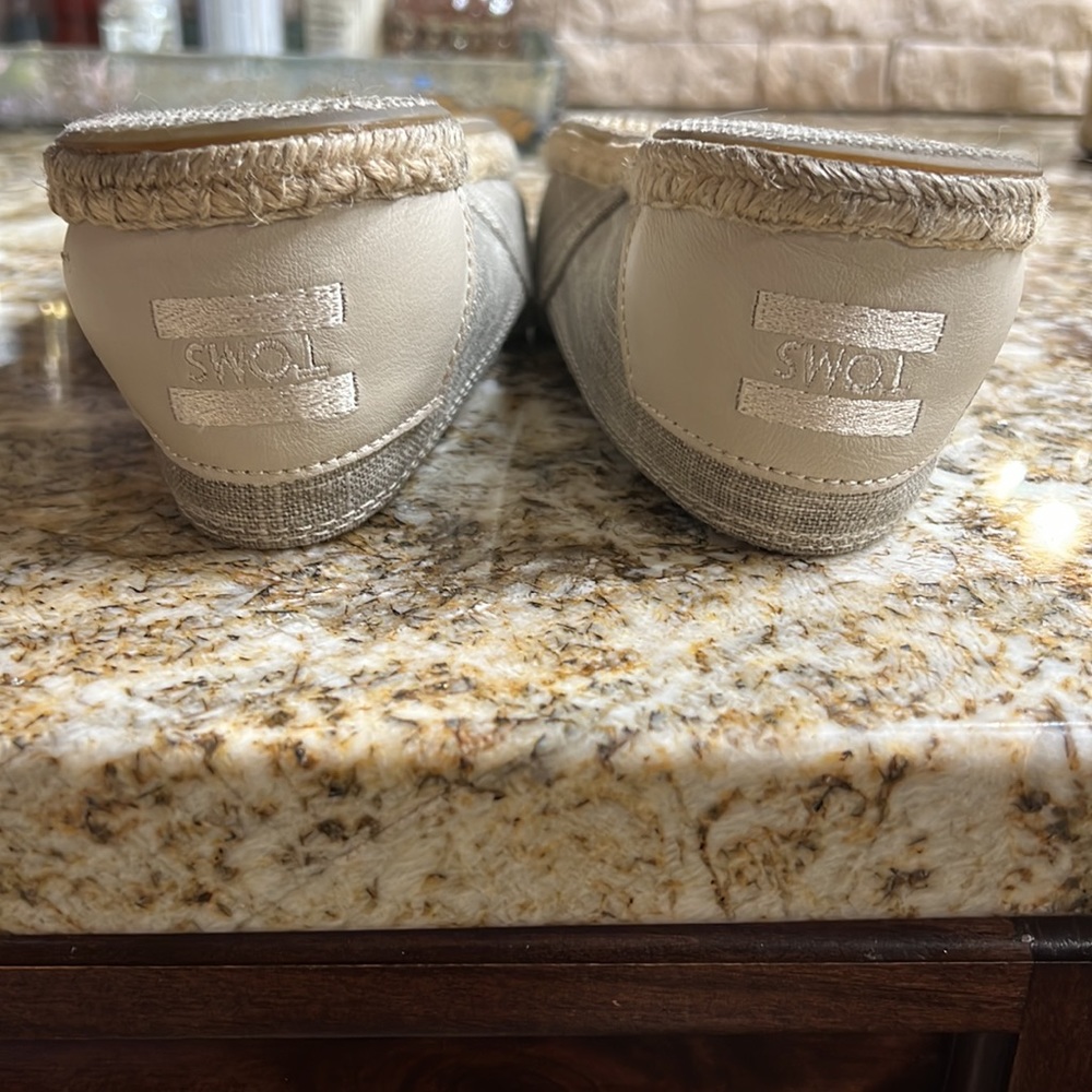 Toms - Picture 5 of 6